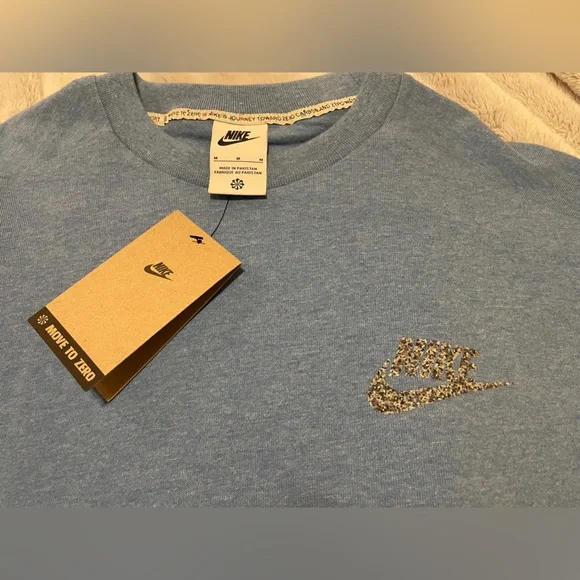 New Nike Shirt - Picture 2 of 2